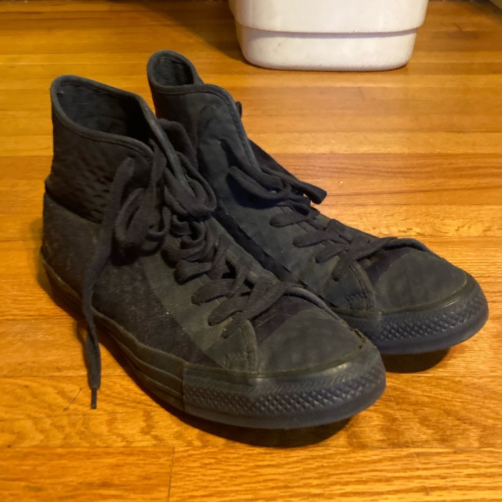 navy blue converse